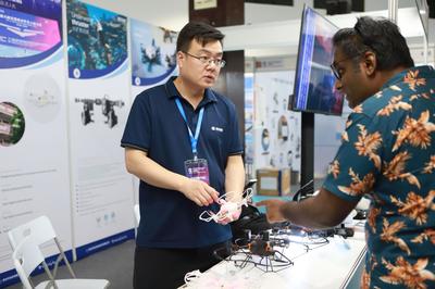 2000多款廣東“智造”產(chǎn)品亮相僑交會吉隆坡智能科技展，展現(xiàn)電子產(chǎn)品技術(shù)研發(fā)新成果